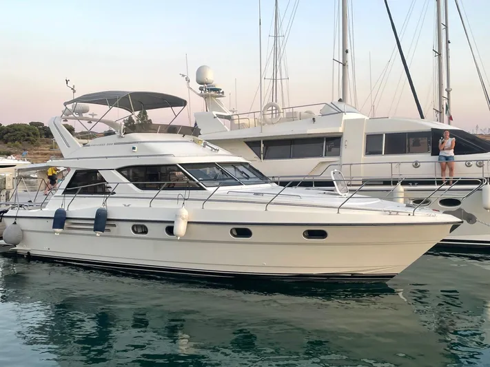  Yacht Photos Pics 1991 Princess 388