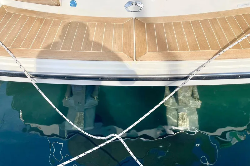  Yacht Photos Pics Cranchi Endurance 30 (2012) boat stern with wooden deck and mooring ropes.