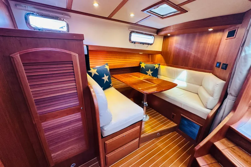 Encore Yacht Photos Pics 2017 Sabre 42 Salon Express interior with wooden finishes and cozy seating area.