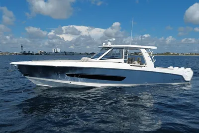Boston Whaler 420 Outrage