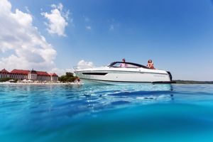 2023 Parker 750 Day Cruiser