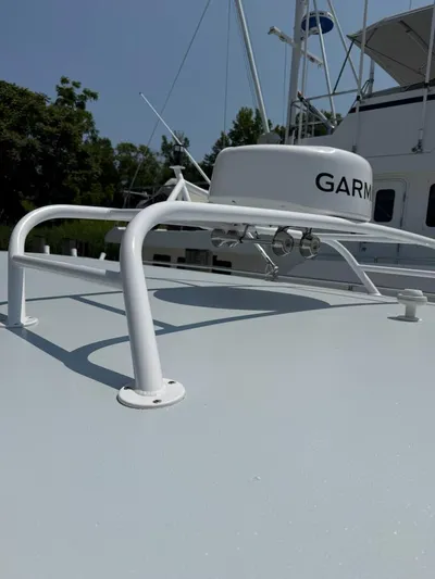 Outcast Yacht Photos Pics Radar equipment on a Mabry 40 boat, 2004 model, under clear blue sky.