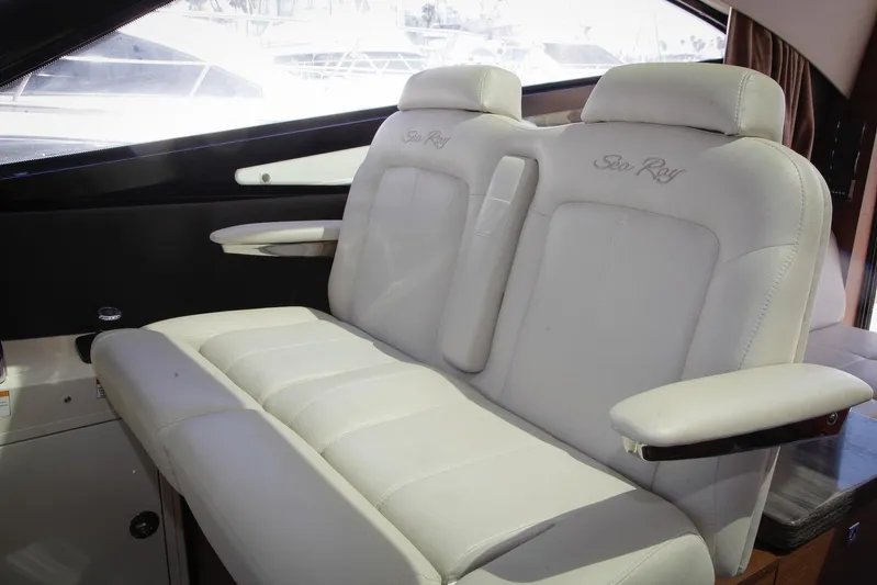 Baby Pie Yacht Photos Pics Luxurious white leather seating on 2016 Sea Ray 470 Sundancer yacht interior.