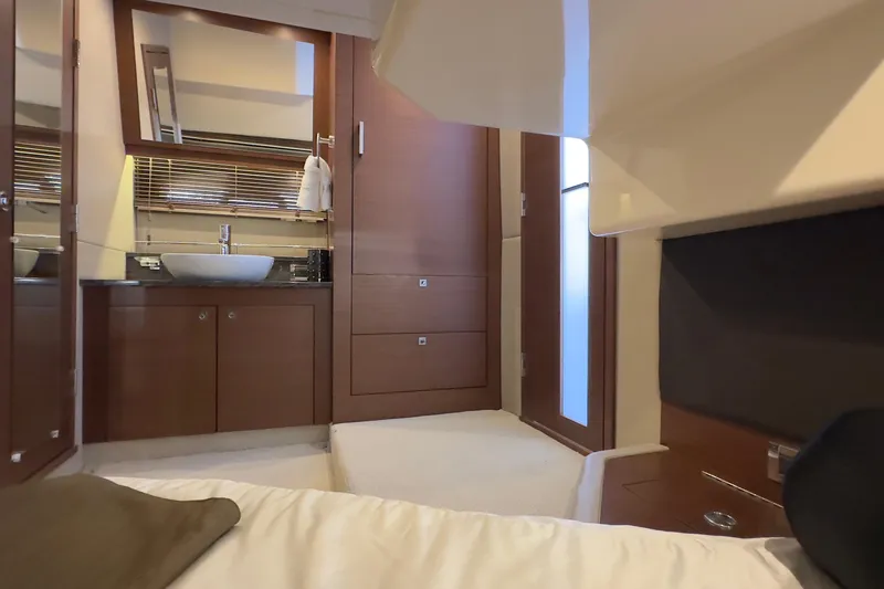 Baby Pie Yacht Photos Pics Luxurious interior of 2016 Sea Ray 470 Sundancer yacht with modern bathroom design.