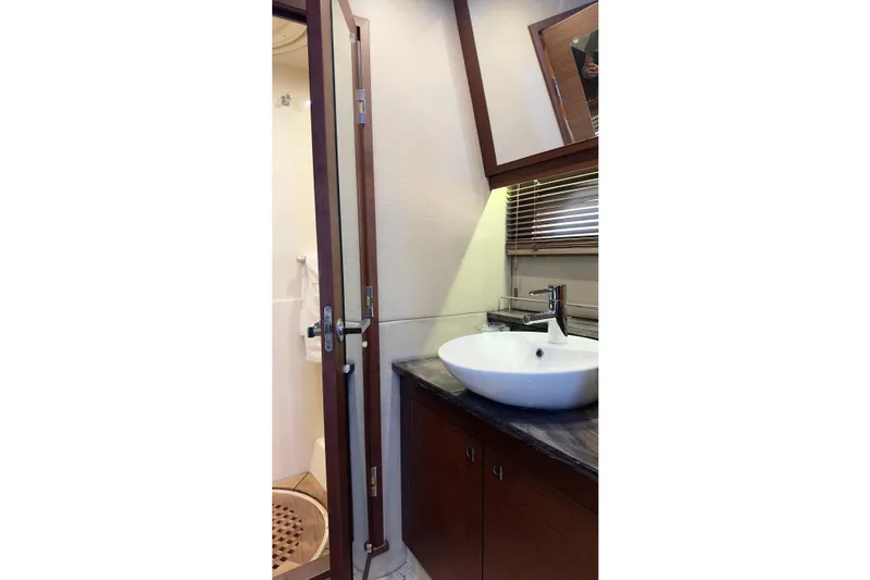 Baby Pie Yacht Photos Pics Luxurious bathroom interior of 2016 Sea Ray 470 Sundancer yacht with modern sink and shower.