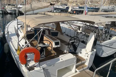2019 Dufour 390
