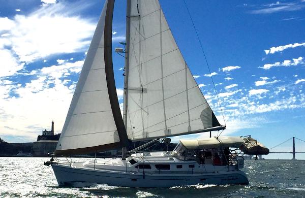 2007 Hunter 44 Deck Salon