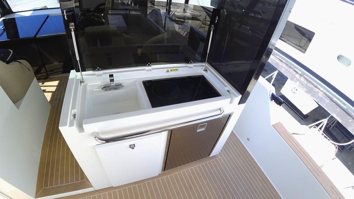 2024 De Antonio Yachts 49 