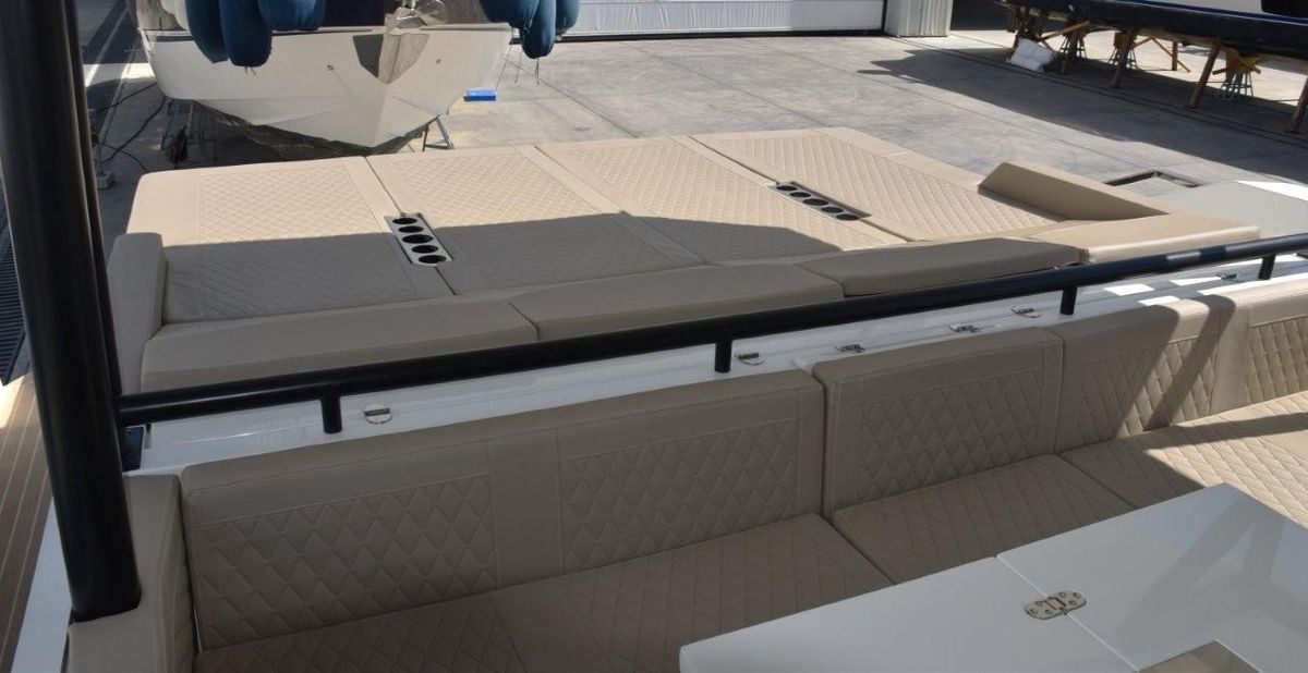 2024 De Antonio Yachts 49 