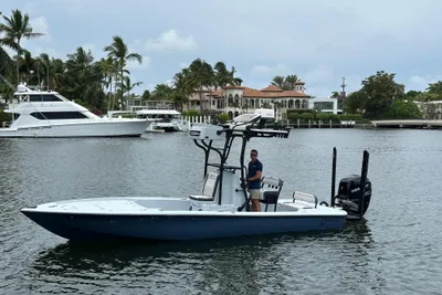 Yellowfin 24 Bay CE