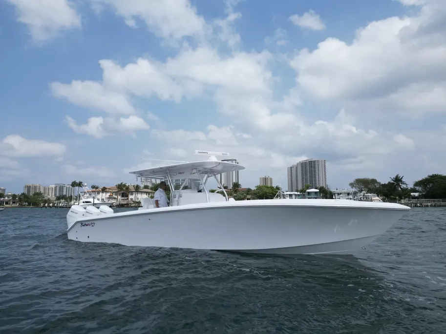 Nuevo 2025 Bahama 37 - Florida | TopBarcos.com