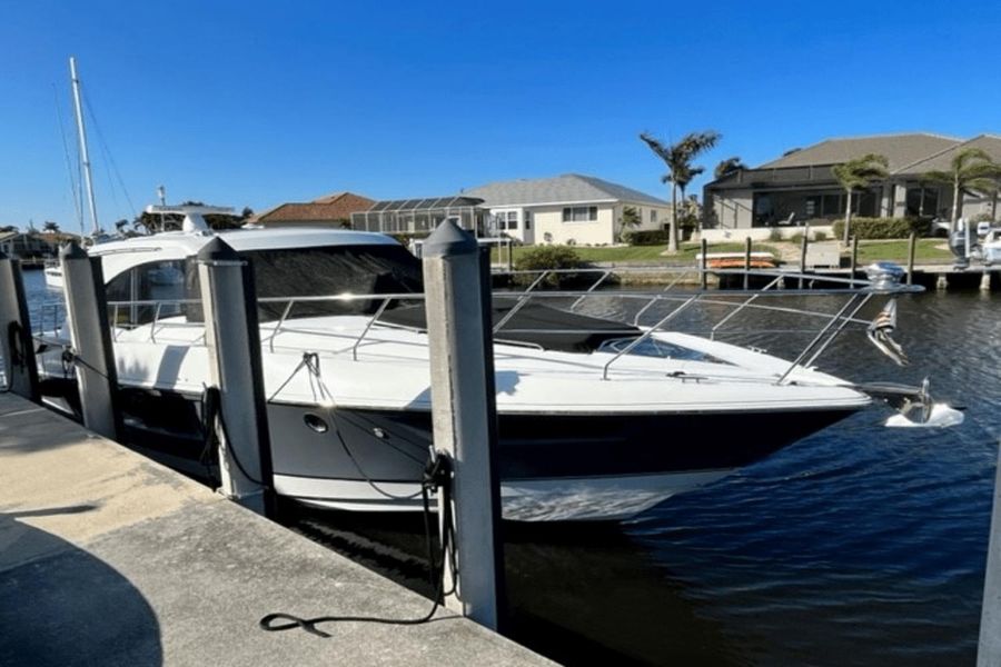 2017 Cruisers Yachts 45 Cantius