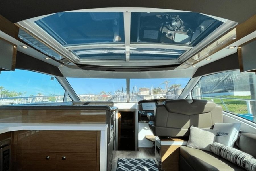 2017 Cruisers Yachts 45 Cantius