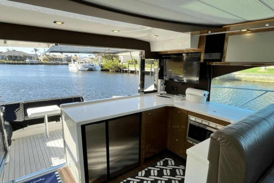 2017 Cruisers Yachts 45 Cantius