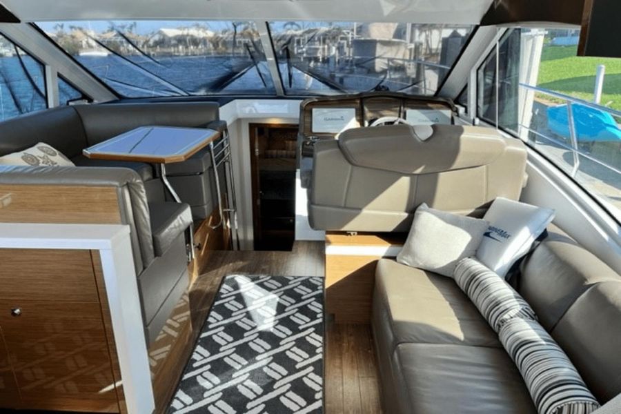 2017 Cruisers Yachts 45 Cantius