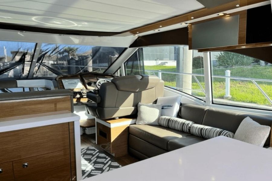 2017 Cruisers Yachts 45 Cantius