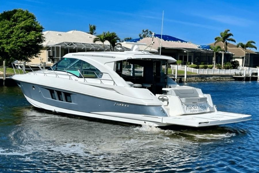 2017 Cruisers Yachts 45 Cantius