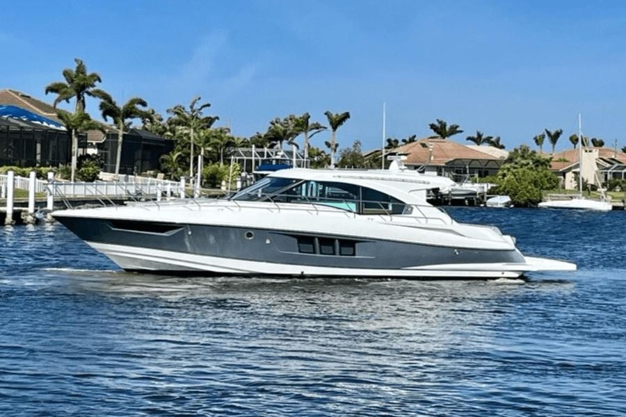 2017 Cruisers Yachts 45 Cantius