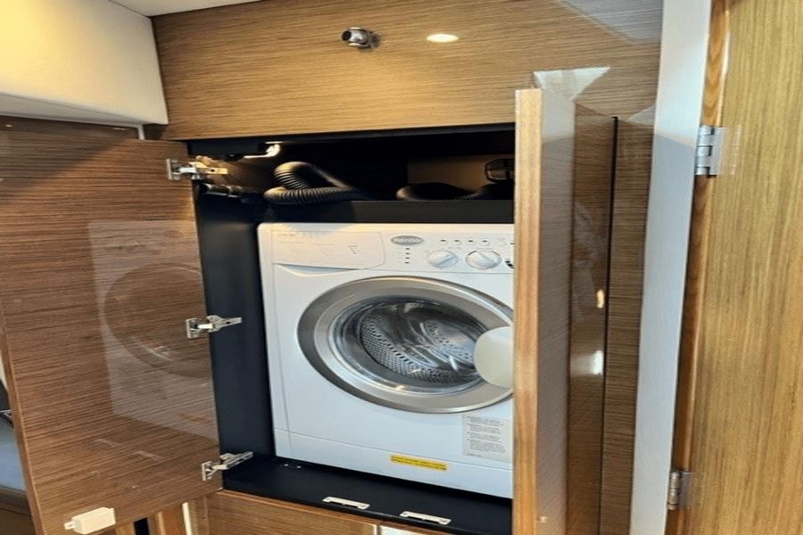 2017 Cruisers Yachts 45 Cantius
