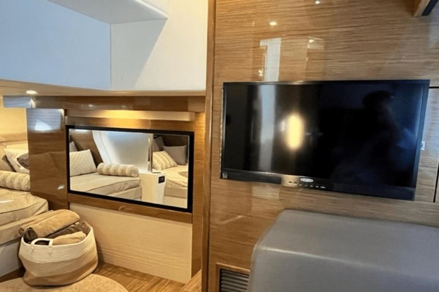 2017 Cruisers Yachts 45 Cantius