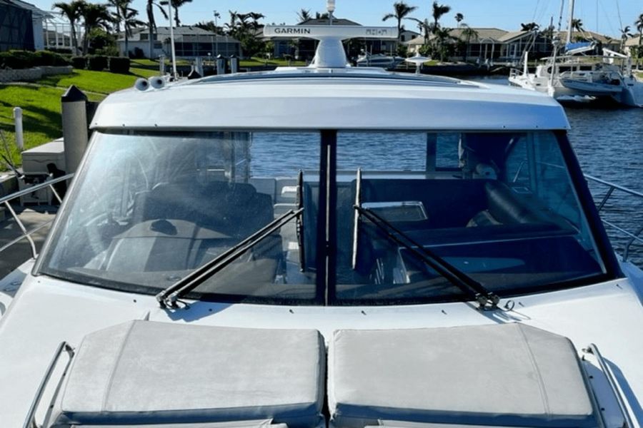 2017 Cruisers Yachts 45 Cantius