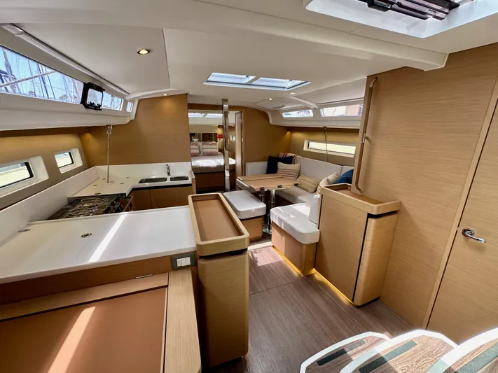 Kemosabe Yacht Photos Pics 