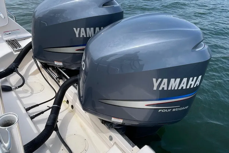 Muffin Yacht Photos Pics Yamaha 250 Covers and Rigging Tubes