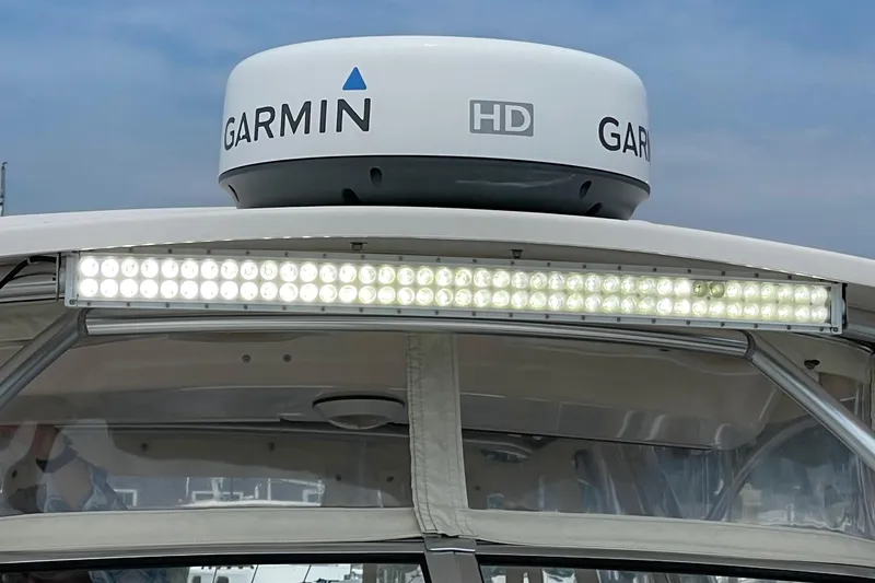 Muffin Yacht Photos Pics Light Bar and Raydome