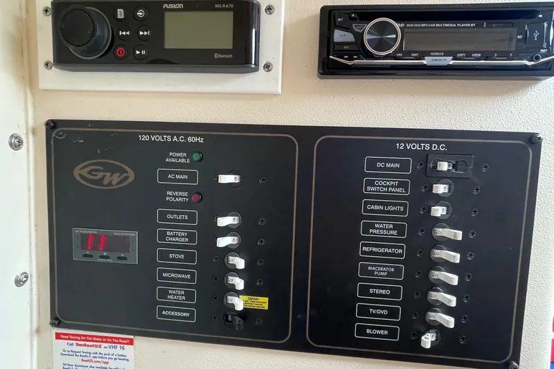 Muffin Yacht Photos Pics Stereo and Power Center