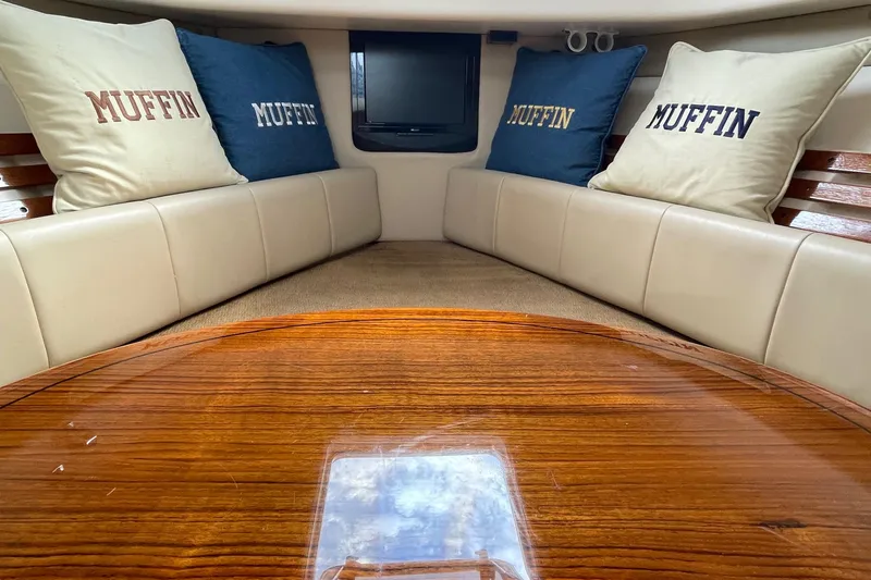 Muffin Yacht Photos Pics Dining Table