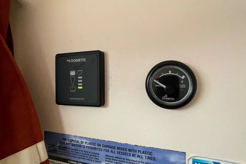 Muffin Yacht Photos Pics Water Tank and Holding Tank Gages