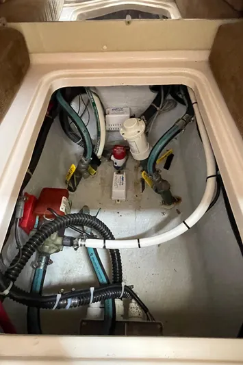 Muffin Yacht Photos Pics Engineering Space in Bilge