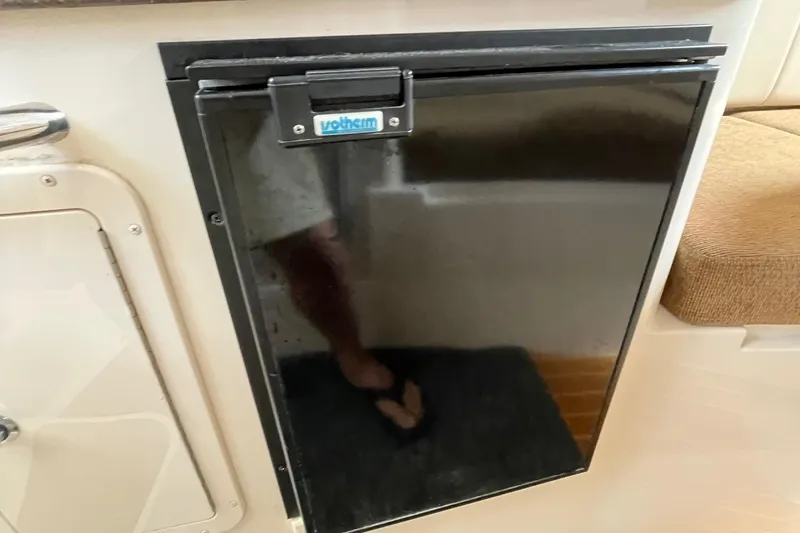 Muffin Yacht Photos Pics Fridge Exterior