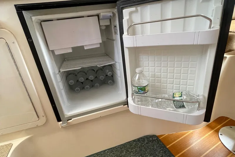 Muffin Yacht Photos Pics Fridge Interior
