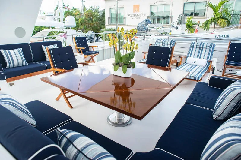 Anjilis Yacht Photos Pics Flybridge Seating Looking Aft