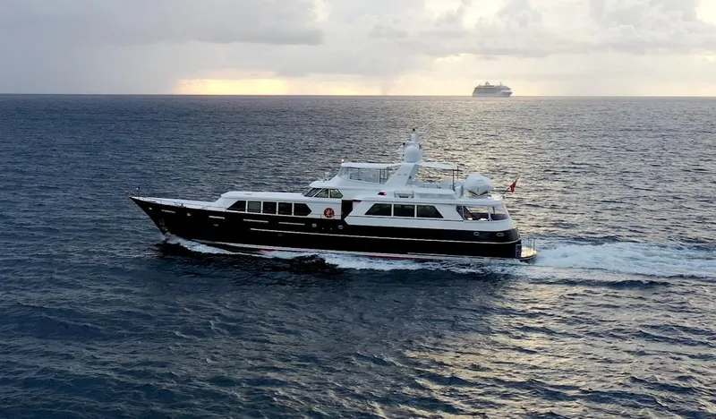 Anjilis Yacht Photos Pics Running