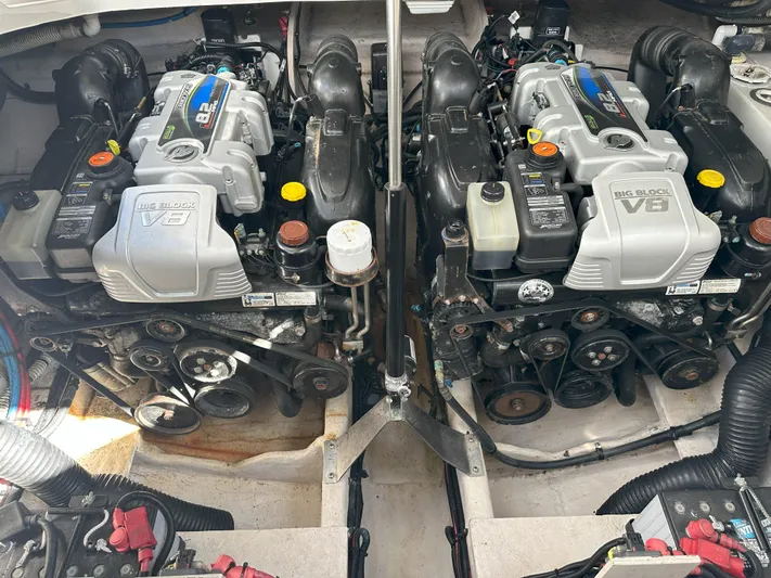 That's Amore Yacht Photos Pics Twin V8 engines in a 2015 Sea Ray 350 Sundancer boat.