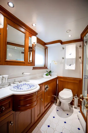 Anjilis Yacht Photos Pics Twin Stateroom En-Suite Head