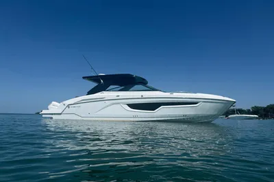 Cruisers Yachts 34 GLS Outboard