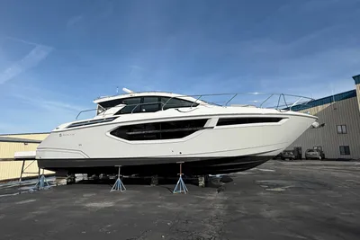 Cruisers Yachts 42 Cantius