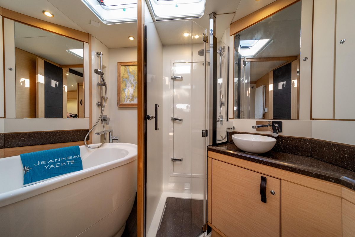 2016 Jeanneau 64 