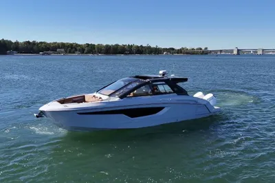 Cruisers Yachts 42 GLS South Beach Outboard