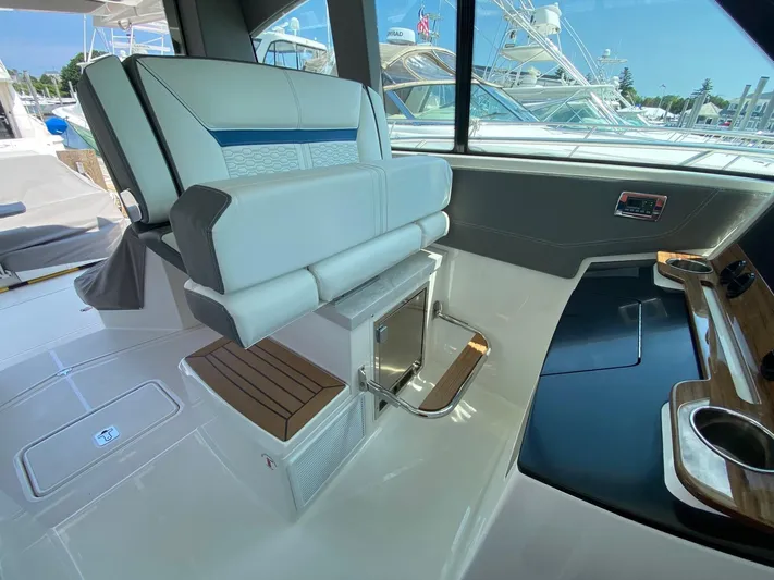  Yacht Photos Pics Interior of 2021 Tiara Yachts 43 LE, featuring luxurious seating and modern design.