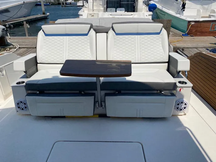  Yacht Photos Pics Luxury seating on 2021 Tiara Yachts 43 LE, featuring elegant design and comfort.