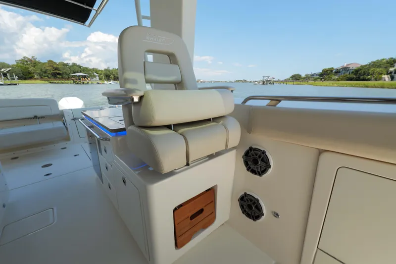 Clay Fam Yacht Photos Pics Boston Whaler 380 Realm- Seating