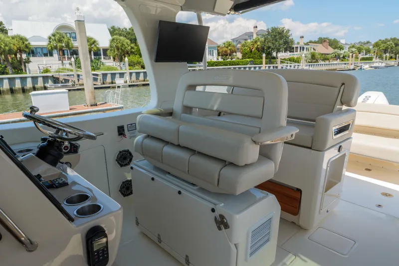 Clay Fam Yacht Photos Pics Boston Whaler 380 Realm- Helm Seating