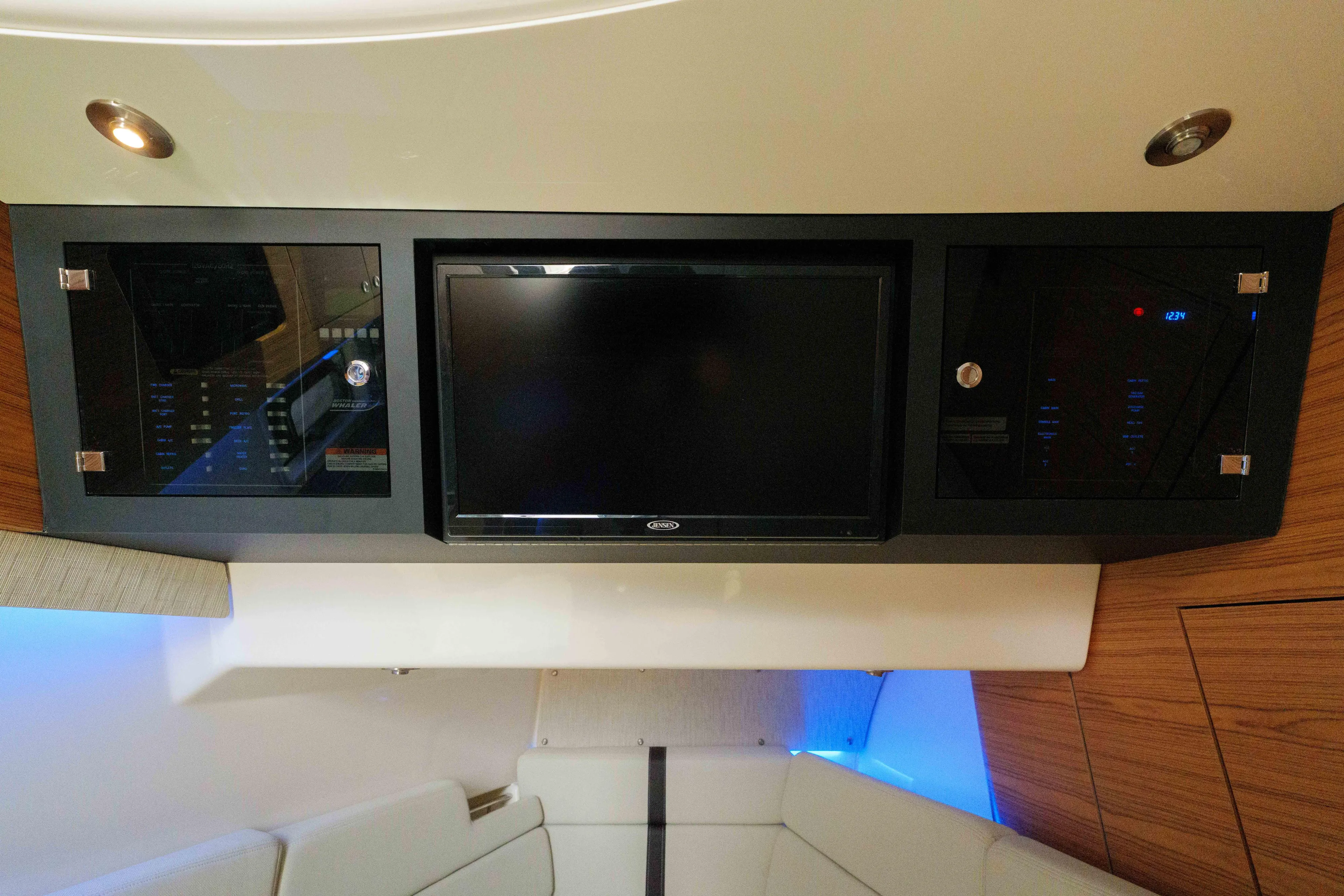 Clay Fam Yacht Photos Pics Boston Whaler 380 Realm- Electronics