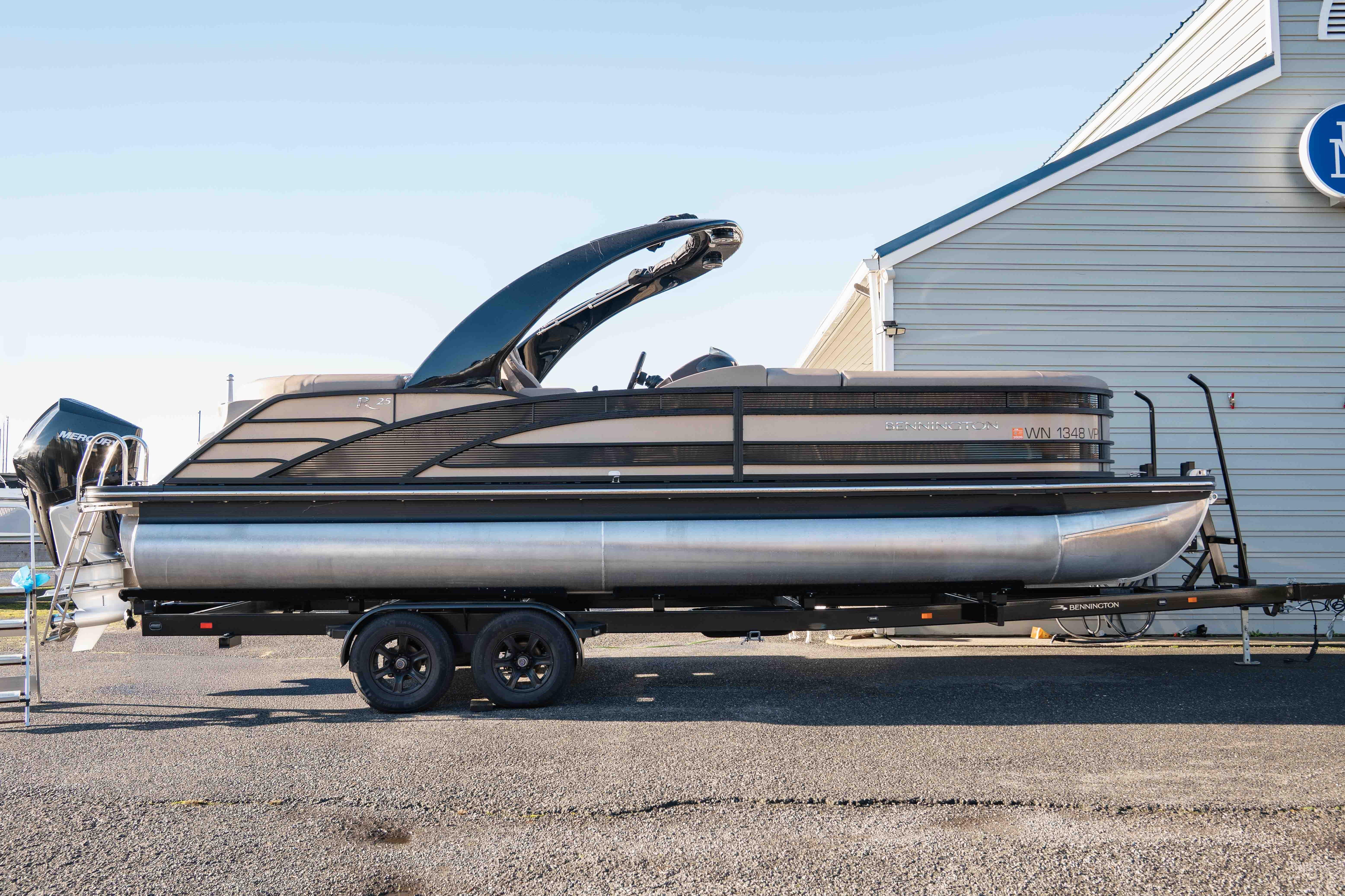 Bennington R25 FBAST