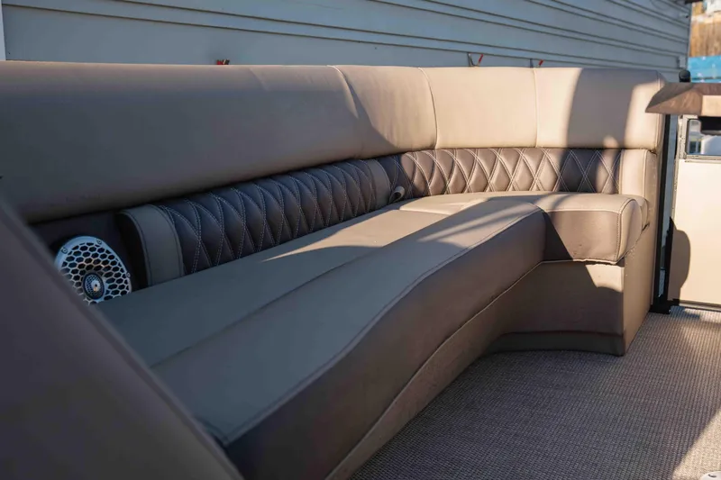  Yacht Photos Pics Luxurious seating on 2023 Bennington R25 FBAST boat, featuring elegant upholstery and integrated speaker.