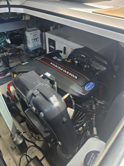  Yacht Photos Pics 2015 Regal 32 Express engine compartment with Volvo Penta engine.